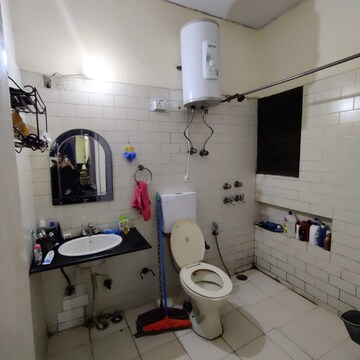 Team Area in 2 BHK Independent House at Sarita Vihar – for Rent