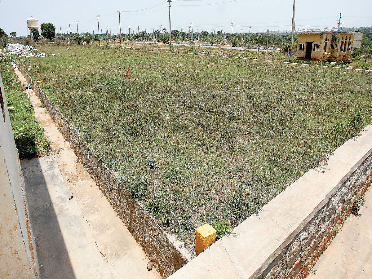 Plot For Sale in Jewar Road Radisson Hotel