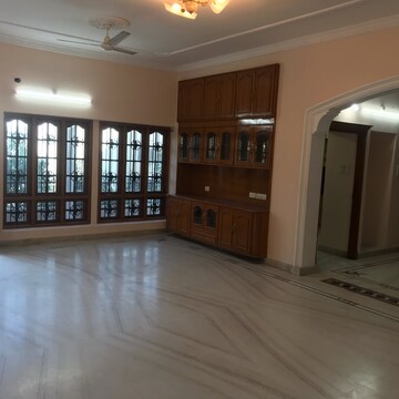 Room in 6+ BHK Independent House at Jubilee Hills – for Rent