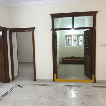 Room in 6+ BHK Independent House at Jubilee Hills – for Rent
