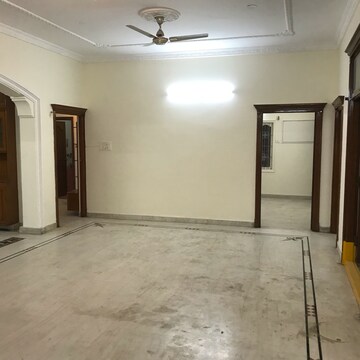 Room in 6+ BHK Independent House at Jubilee Hills – for Rent