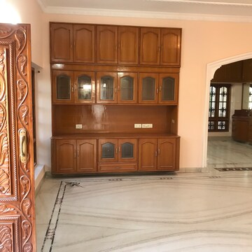 Room in 6+ BHK Independent House at Jubilee Hills – for Rent