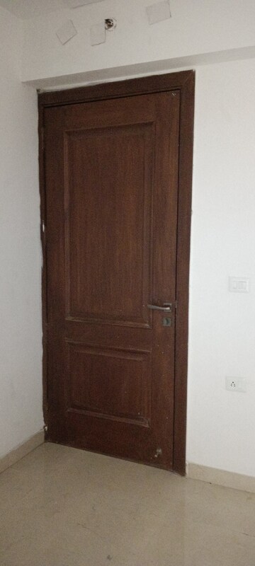 Furnished Amenities in 3 BHK Apartment at Sector 4, Dwarka – for Rent