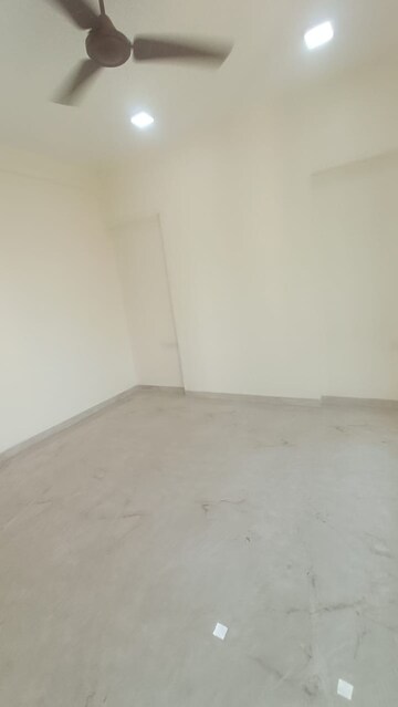 Room in 2 BHK Apartment at Borivali West – for Rent