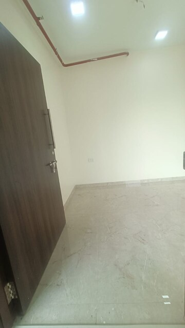 Room in 2 BHK Apartment at Borivali West – for Rent
