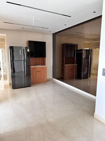 Room in 4 BHK Apartment at DLF Regent House, Dlf Phase iv – for Sale