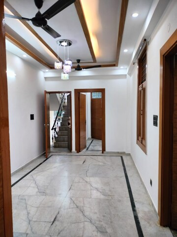 Building Lobby in 2 BHK Builder Floor at Sector 43 – for Rent
