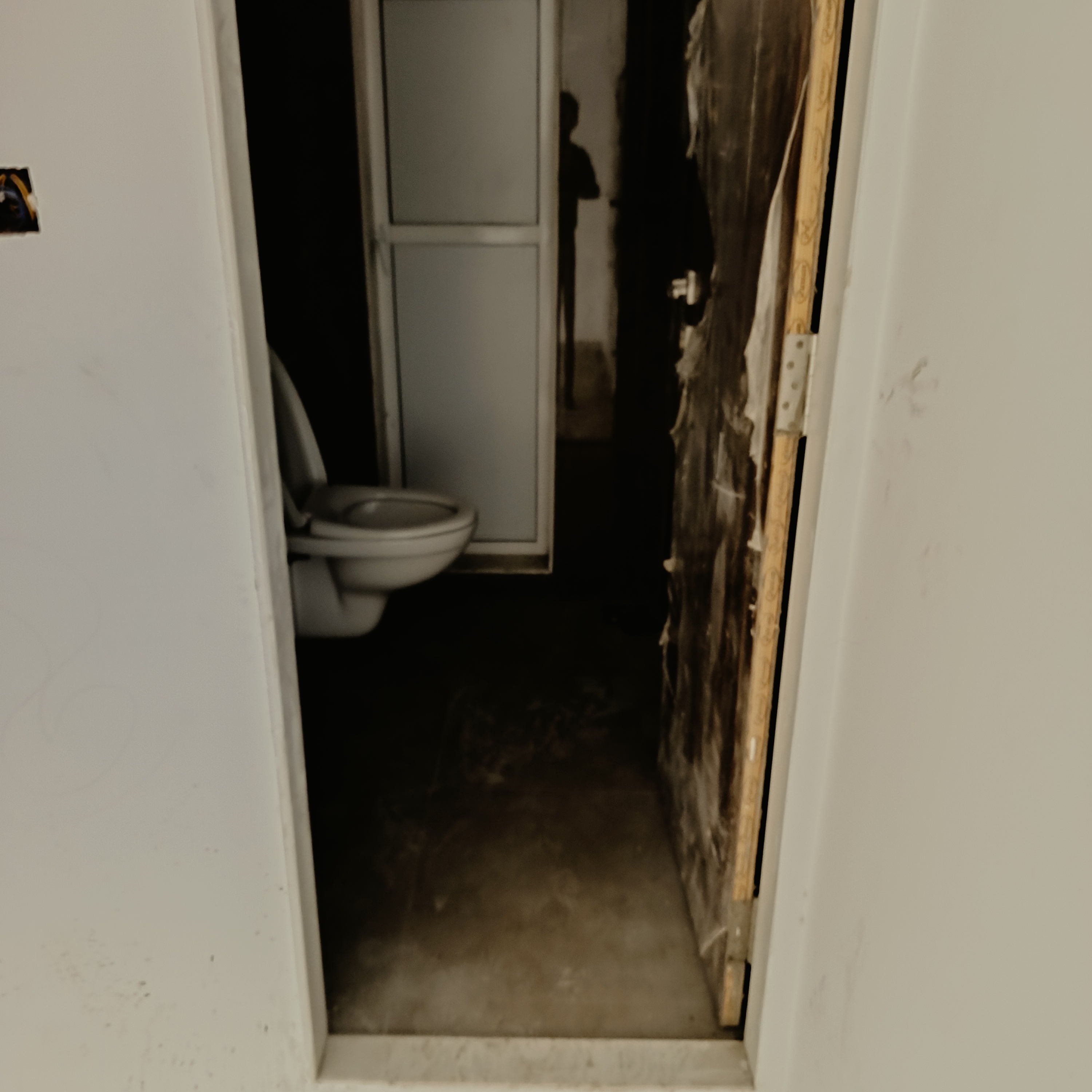 Office Space For Sale in Shahs Avenue