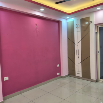 Room in 3 BHK Apartment at Panchsheel Greens II, Panchsheel Green – for Rent