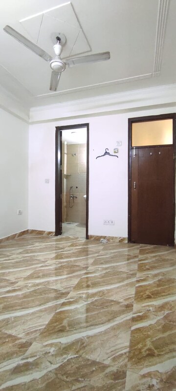 Room in 1 BHK Builder Floor at Saket – for Rent