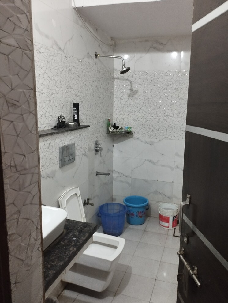 Bathroom, sikka colony 3 Bedroom 100 Sq.Yd. Independent House In Sikka Colony Sonipat 8105854