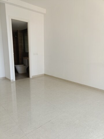 Room in 1.5 BHK Apartment at Madhav Palacia, Ghodbunder Road – for Rent