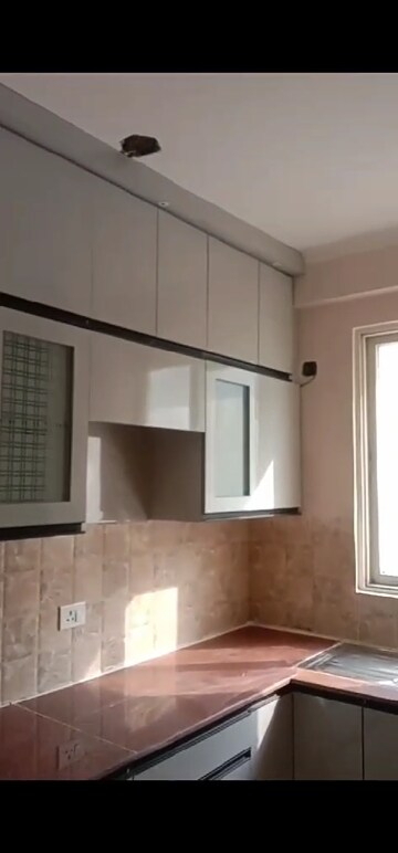 Kitchen in 2.5 BHK Apartment at Amrapali Golf Homes, Sector 4, Greater Noida – for Rent