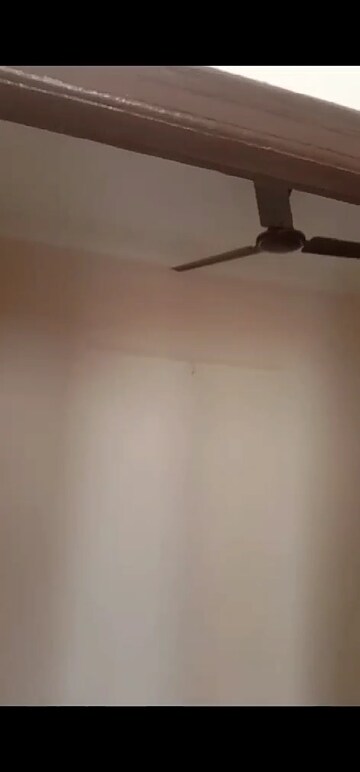 Room in 2.5 BHK Apartment at Amrapali Golf Homes, Sector 4, Greater Noida – for Rent