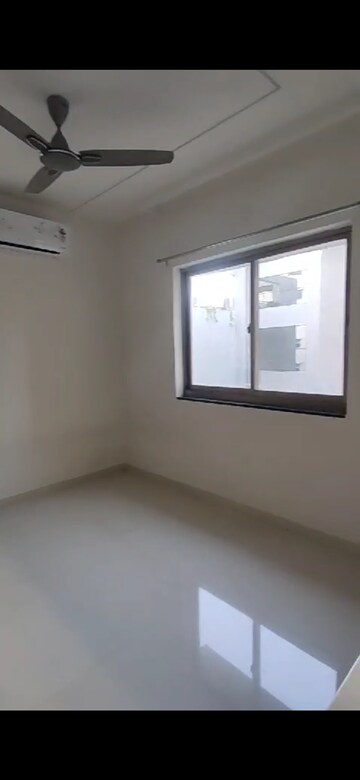 Room in 2.5 BHK Apartment at Frontline Seven, Kokapet – for Rent
