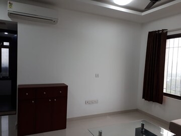 Room in 3 BHK Apartment at Lalani Grandeur, Goregaon East – for Rent