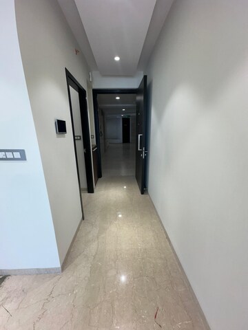 Room in 3 BHK Apartment at Oberoi Sky City, Borivali East – for Rent