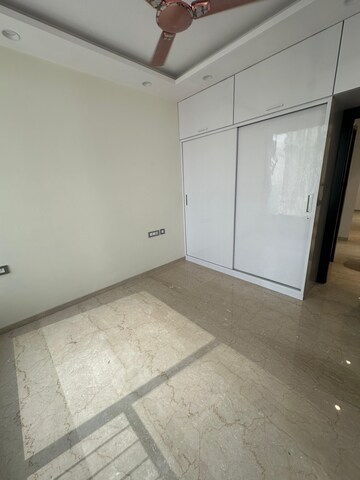 Room in 3 BHK Apartment at Oberoi Sky City, Borivali East – for Rent
