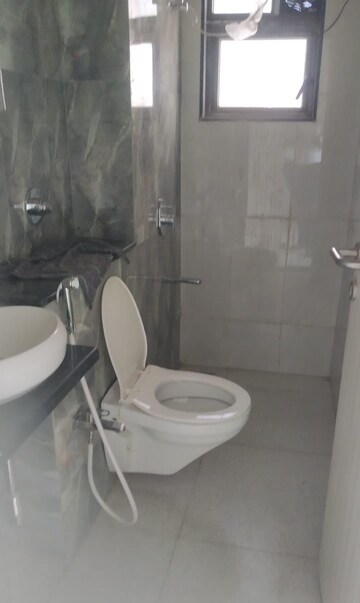 Bathroom in 2.5 BHK Apartment at Akshay Amardeep, Chembur – for Rent