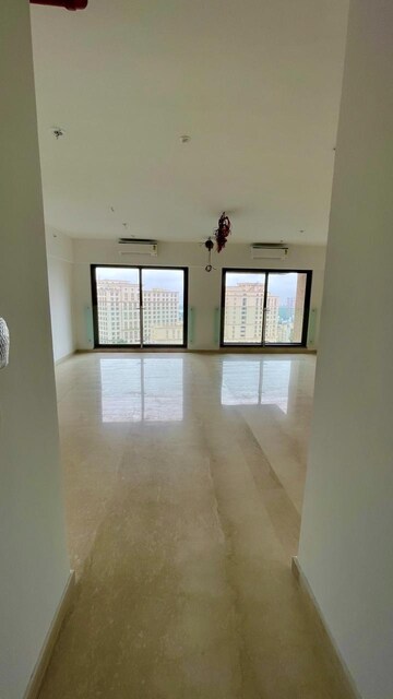 Room in 4 BHK Apartment at Kanakia Silicon Valley, Powai – for Rent