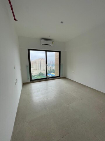 Room in 4 BHK Apartment at Kanakia Silicon Valley, Powai – for Rent