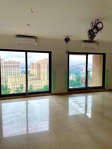 Room in 4 BHK Apartment at Kanakia Silicon Valley, Powai – for Rent