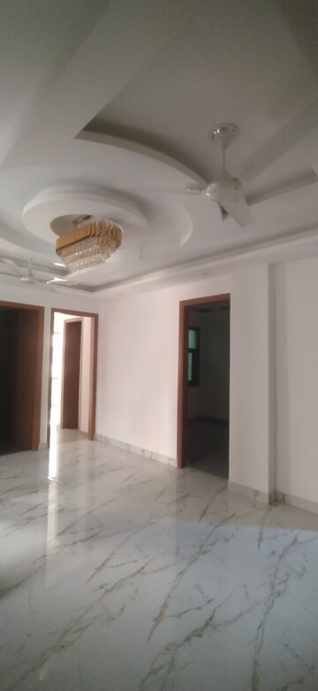 Furnished Amenities in 3 BHK Builder Floor at Panchsheel Vihar – for Rent