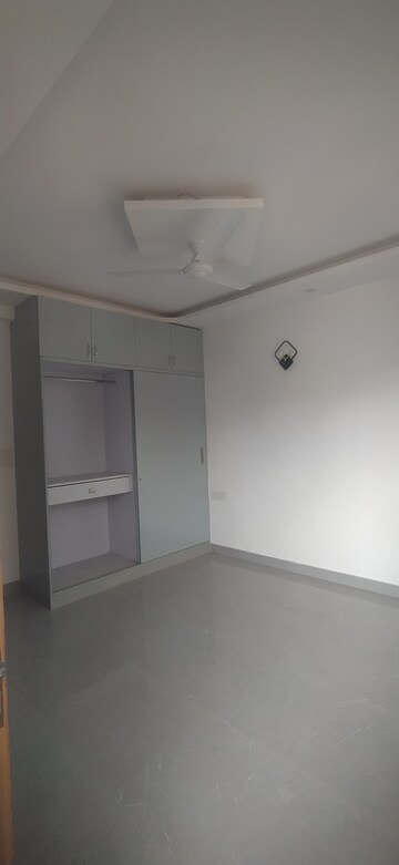 Furnished Amenities in 3 BHK Builder Floor at Panchsheel Vihar – for Rent