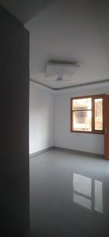Room in 3 BHK Builder Floor at Panchsheel Vihar – for Rent