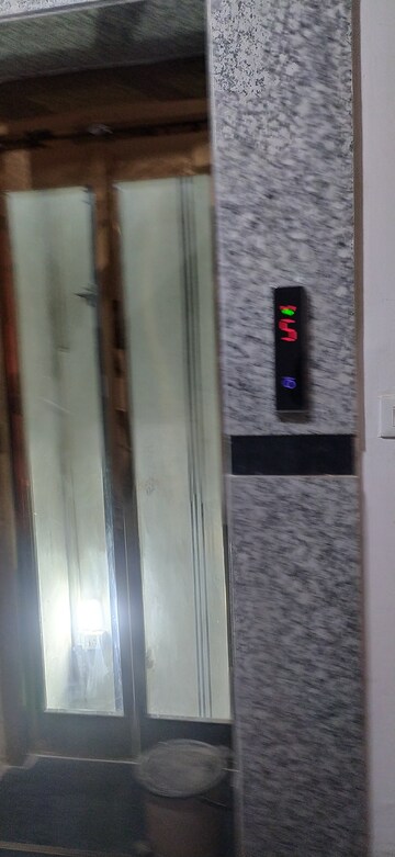 Furnished Amenities in 3 BHK Builder Floor at Panchsheel Vihar – for Rent