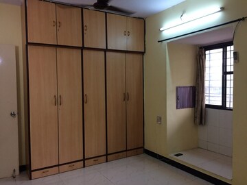 Room in 3 BHK Apartment at Juhu – for Rent