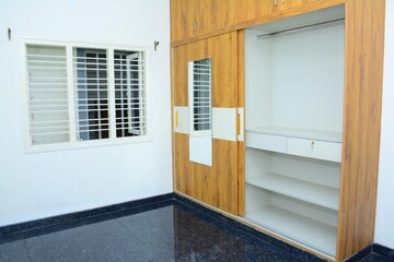 Room in 3 BHK Builder Floor at Bangalore City Municipal Corporation Layout – for Rent