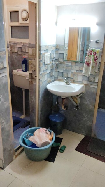 Bathroom in 1 BHK Apartment at Arawali Apartments, Sector 52 – for Rent
