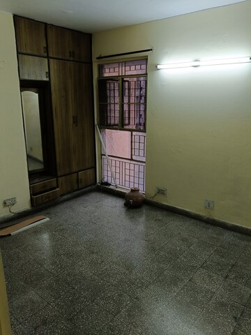 Room in 3 BHK Apartment at Vip Road – for Rent
