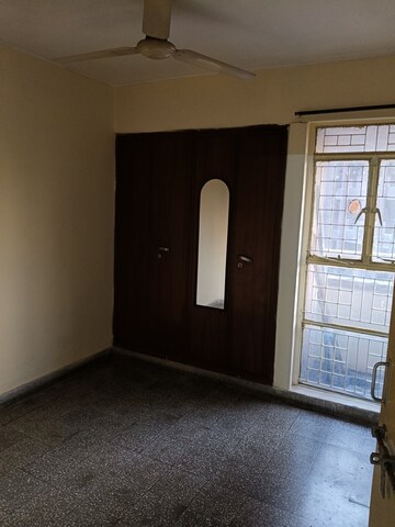 Room in 3 BHK Apartment at Vip Road – for Rent