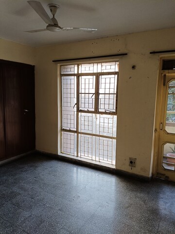 Room in 3 BHK Apartment at Vip Road – for Rent