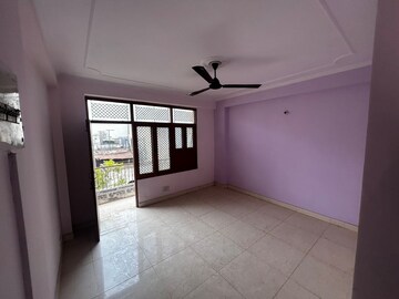 Room in 3 BHK Builder Floor at Sultanpuri – for Rent