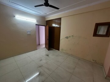 Room in 3 BHK Builder Floor at Sultanpuri – for Rent