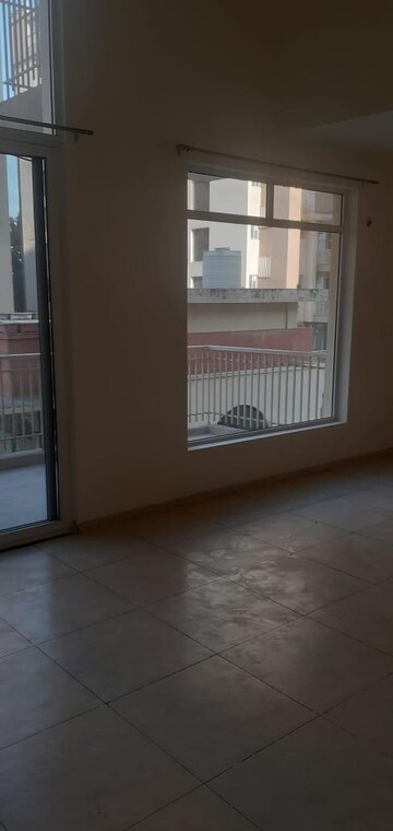 Room in 4 BHK Apartment at Sushma Crescent, Dhakoli Village – for Rent