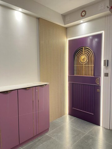 Room in 2 BHK Apartment at Kalpataru Paramount, Kapur Bawdi – for Sale
