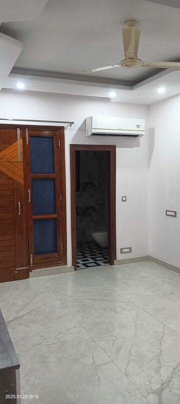 Building Lobby in 3 BHK Builder Floor at Panchkula Urban Estate – for Rent