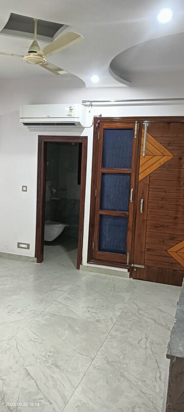 Building Lobby in 3 BHK Builder Floor at Panchkula Urban Estate – for Rent