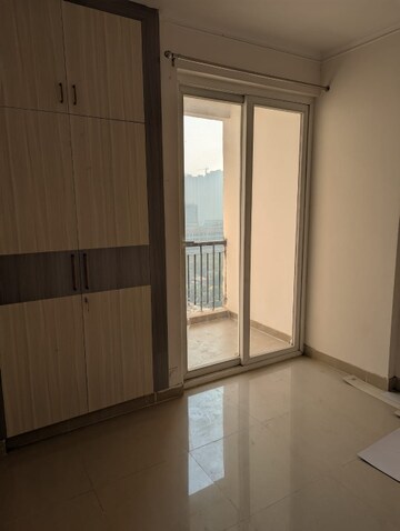 Room in 2 BHK Apartment at Shri Radha Sky Park, Sector 16b Greater Noida – for Rent