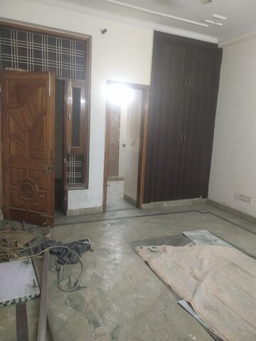 Room in 2 BHK Builder Floor at RWA Apartments Sector 41, Sector 41 – for Rent