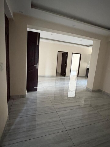 Room in 3 BHK Apartment at Sector 20 – for Rent