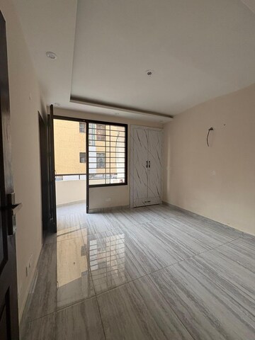 Room in 3 BHK Apartment at Sector 20 – for Rent