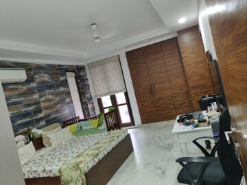 Master Bedroom in 6 BHK Independent House at New Friends Colony – for Rent