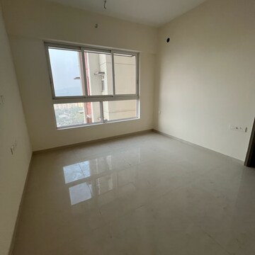 Room in 3 BHK Apartment at Wadhwa TW Gardens, Janupada – for Rent