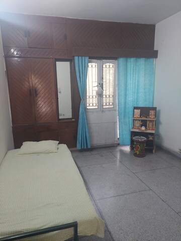 Room in 2 BHK Apartment at Sarita Vihar – for Rent