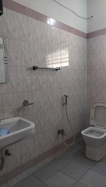 Bathroom in 4 BHK Independent House at Jubilee Hills – for Rent